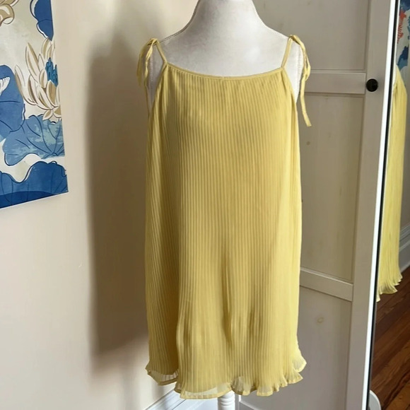 BCBGeneration Buttermilk Yellow Pleated Mini Dress - Size L - NWT - Picture 5 of 12